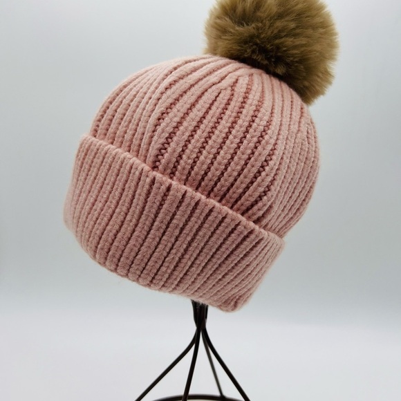 STEVE MADDEN BLUSH COLORED RIBBED WINTER HAT WITH LARGE TAN FAUX POM POM EUC - Picture 4 of 8